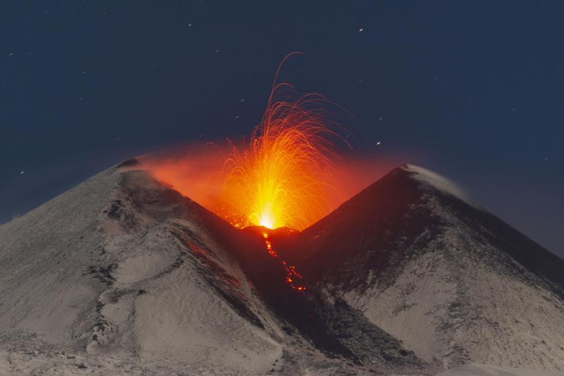 Erupția Etna închide aeroportul din Catania, Sicilia