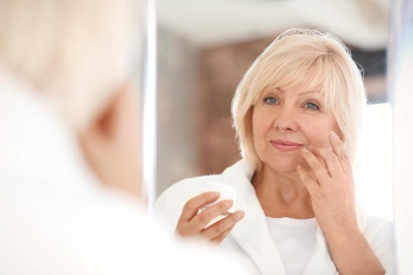 Sfaturi de frumusețe. 6 soluții pentru reducerea ridurilor de pe gât