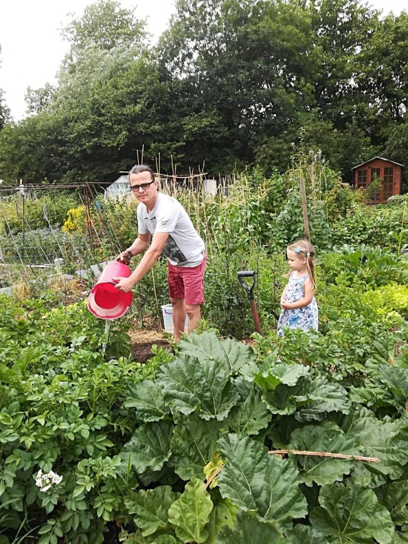 Extraordinara poveste a brăileanului supranumit "Degete Verzi" care face afaceri din microplante, „bombele” cu vitamine 18909383