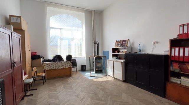 Damian Drăghici a inaugurat Școala Primară & Grădinița din inima comunității rome din cartierul Moglănești, județul Harghita, renovate de Asociația BookLand 18909356