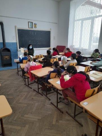 Damian Drăghici a inaugurat Școala Primară & Grădinița din inima comunității rome din cartierul Moglănești, județul Harghita, renovate de Asociația BookLand 18909357