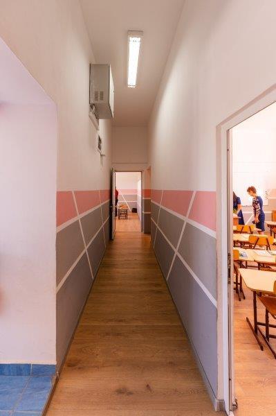 Damian Drăghici a inaugurat Școala Primară & Grădinița din inima comunității rome din cartierul Moglănești, județul Harghita, renovate de Asociația BookLand 18909366