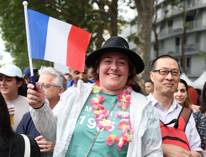 A început festivitatea de deschidere a Jocurilor Olimpice de la Paris 2024. Sătui de ploaie, tot mai mulți spectatori au plecat acasă  18909719