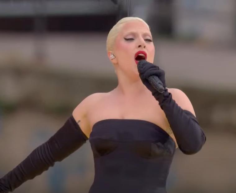 A început festivitatea de deschidere a Jocurilor Olimpice de la Paris 2024. Sătui de ploaie, tot mai mulți spectatori au plecat acasă  18909727