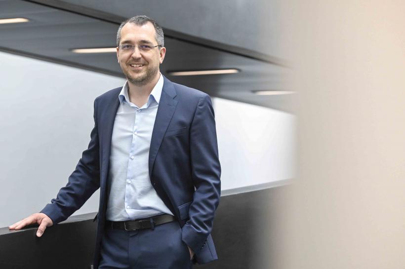 Cel mai scump mandat de eurodeputat: 1.200.000 de euro. Partidele au cheltuit 30 de milioane de euro pentru alegerile europarlamentare din 9 iunie 18909514