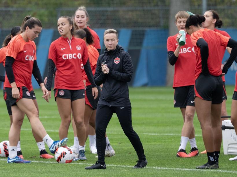 Out de la JO! Selecţionera echipei feminine de fotbal a Canadei, suspendată pentru că și-a spionat adversarele cu drona 18909614