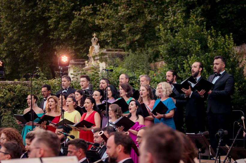 Turneu al Operei Naționale București  în contextul Jocurilor Olimpice - Ethos Românesc în Grădinile Palatului Versailles 18909694