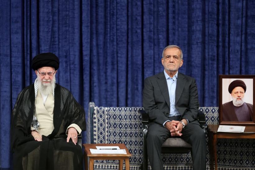 Iran: Ayatollahul Ali Khamenei a validat alegerea noului preşedinte Massoud Pezeshkian, un reformator, loial sistemului