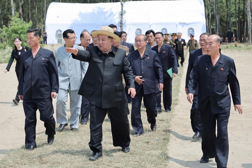 După inundaţii, Kim Jong Un a supervizat personal o operaţiune de salvare 18910001