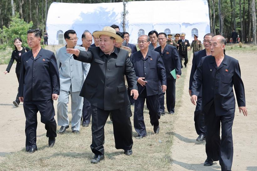 După inundaţii, Kim Jong Un a supervizat personal o operaţiune de salvare