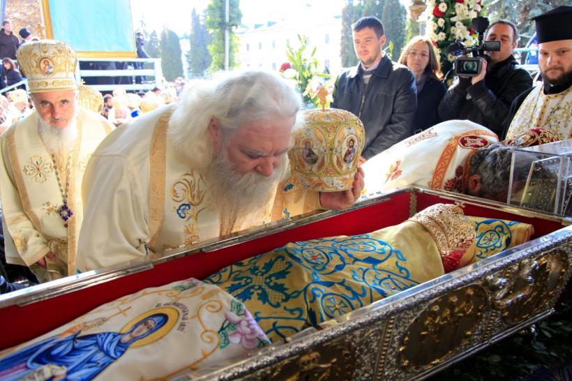 Dicționar cultural. ​​​​​​​Moaște - povestea unui cuvânt cu har 18909932