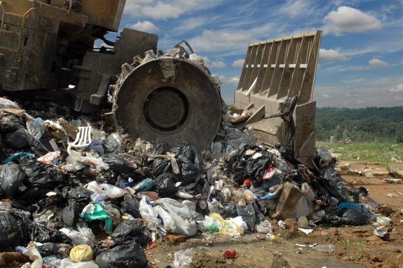 Depozitele de deșeuri neconforme aduc România mai aproape de Tribunalul Curții Europene