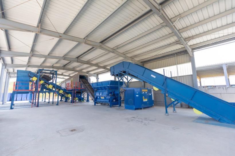 În Constanța se lucrează în trei ture la reciclarea deșeurilor 18910286