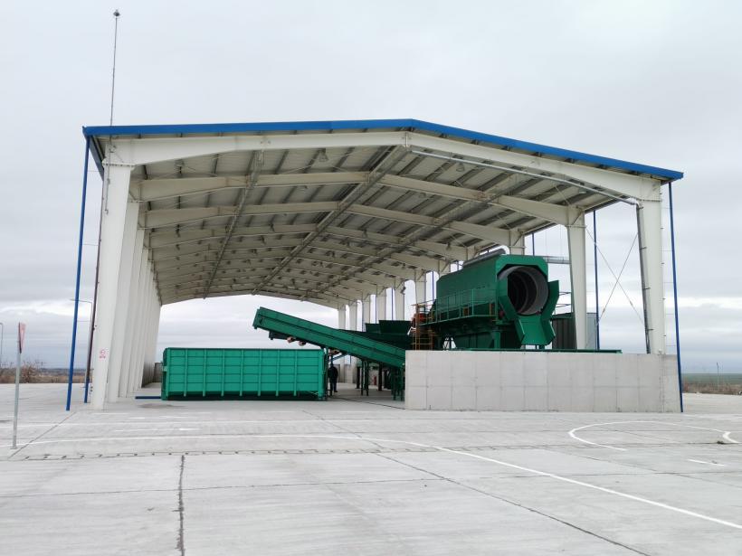 În Constanța se lucrează în trei ture la reciclarea deșeurilor 18910288