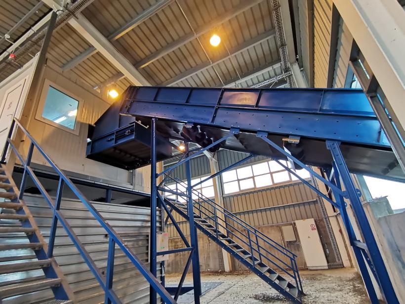 În Constanța se lucrează în trei ture la reciclarea deșeurilor 18910289