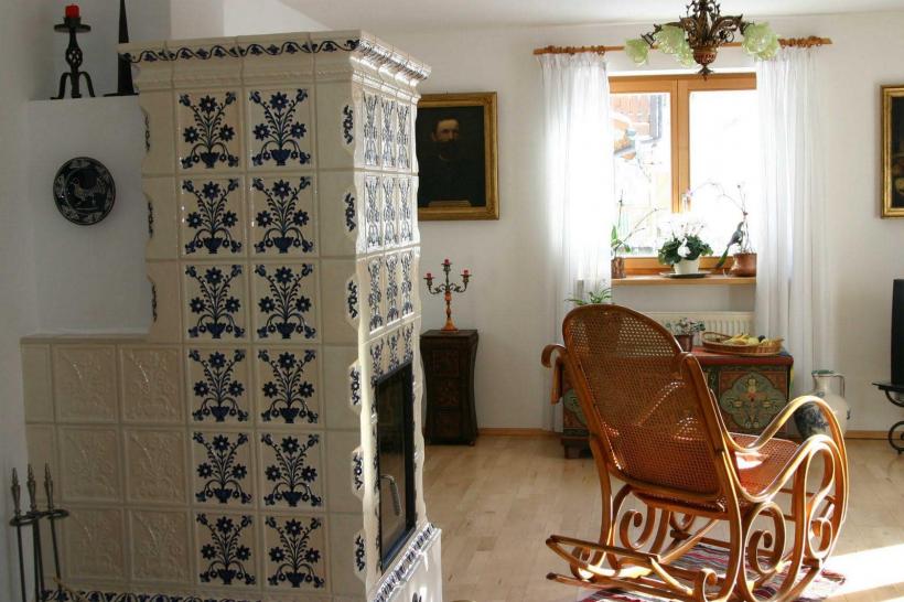 Poștașul din Cisnădioara - ultimul sas din România care face cahle tradiționale de sobă 18910483