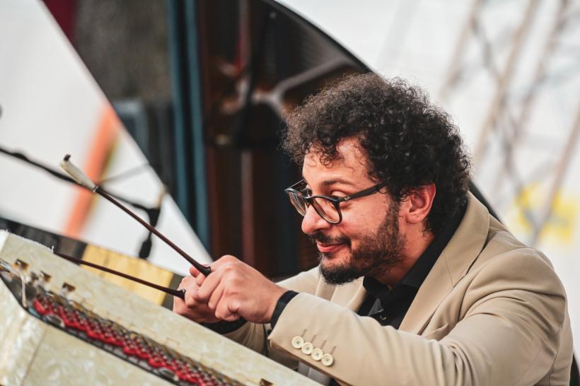 Cătălin Răducanu revine la Sinaia, pe 6 august, cu avanpremiera Turneului Național „Un artist, un pian, un țambal - clasic, jazz, folclor”