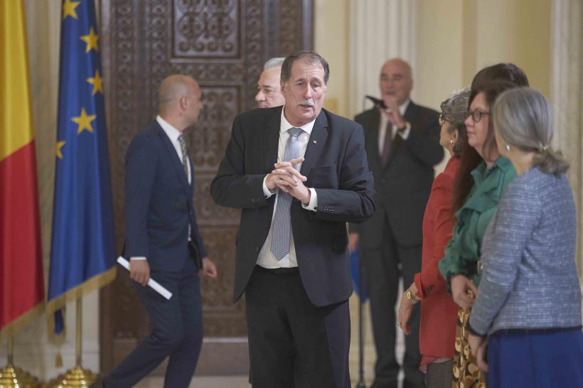 Oamenii președintelui, remunerați „gras” cu mai multe salarii și indemnizații sau pensii, inclusiv speciale. Colecția de consilieri „istorici” ai lui Iohannis, care au sfătuit toți șefii de stat de după 1989 18910921