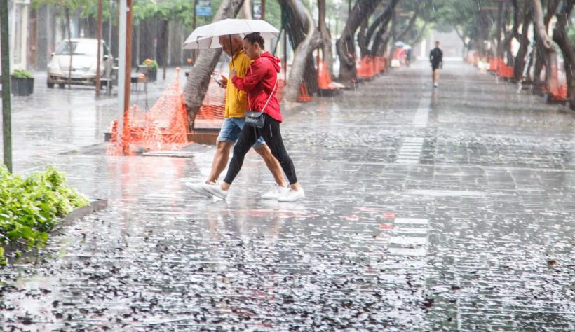 Alertă meteo imediată. Cod portocaliu de ploi torențiale, furtună și grindină în București și în județul Ilfov