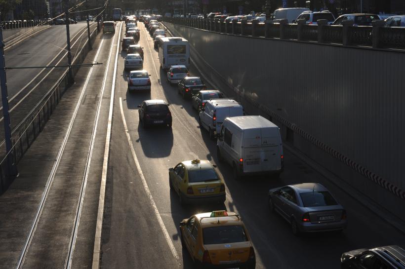 Noile reguli impuse de ASF pentru scumpirea polițelor RCA sunt discriminatorii: După criteriul „bombardieri cu BMW” se poate aplica și tariful majorat pentru blonde 18911264