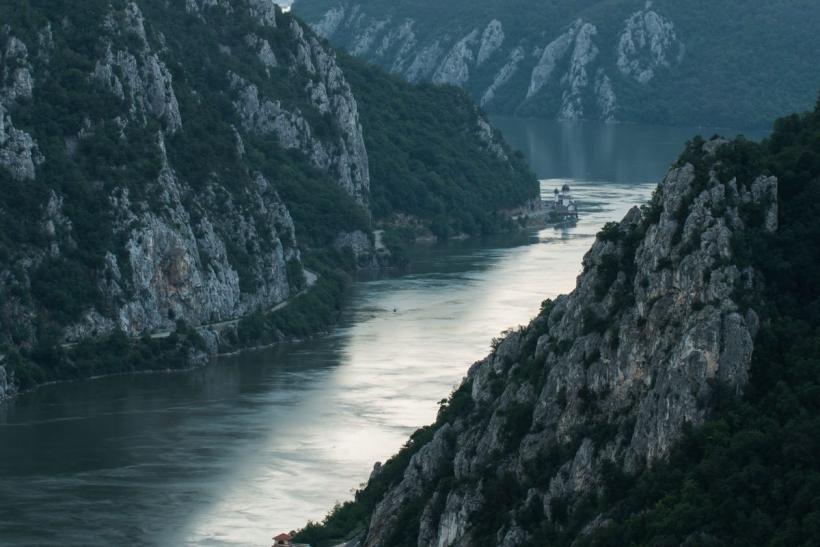 5 Destinații ascunse în România care îți vor tăia respirația 18911704