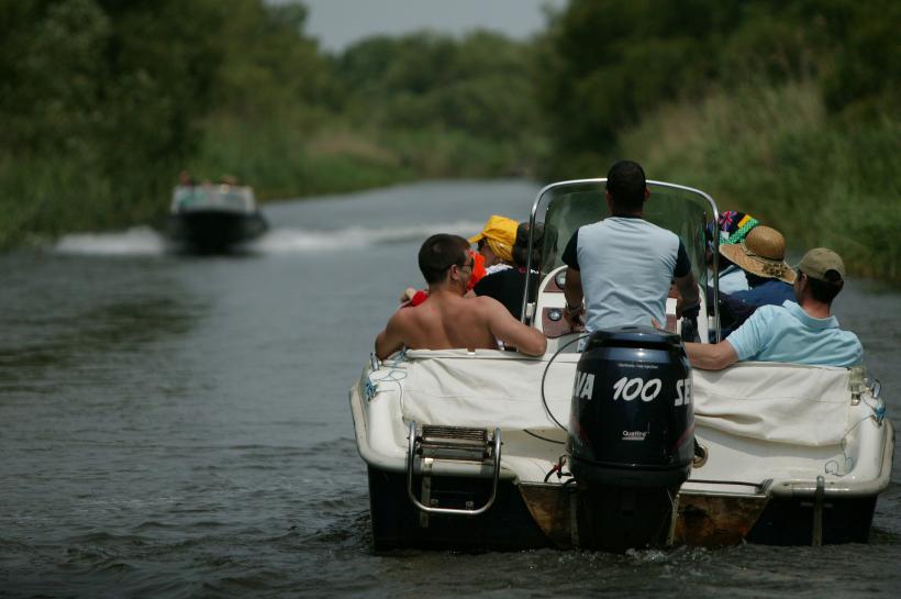 Bugetul paralel, spart pentru Turism și CFR. Guvernul scoate pe repede înainte sute de milioane de lei din Fondul de rezervă 