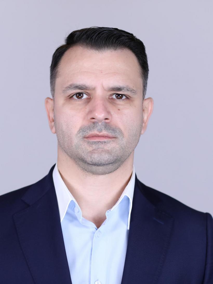 Cât mai merge masa la Parlament. Fabuloase paranghelii liberale, cu încasări de 800.000 € 18911649