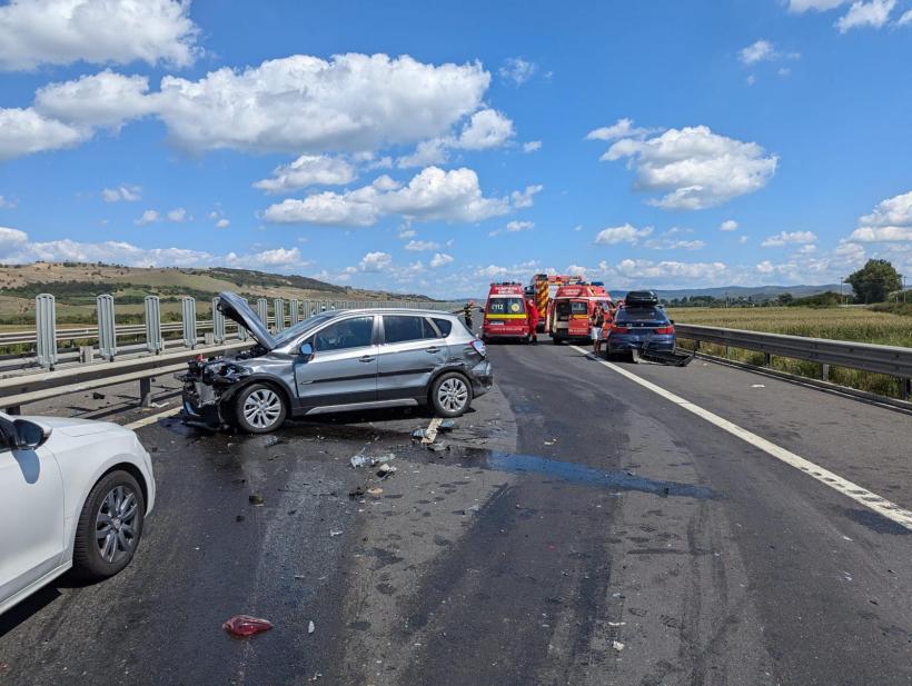 Accident grav cu 5 mașini și 17 persoane implicate pe autostrada A1, în dreptul localității Cunța! Planul Roșu de Intervenție a fost activat 