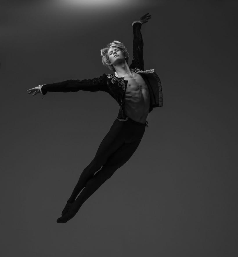 Balerina REBECCA RUDOLF debuteză alături de vedeta baletului mondial VSEVOLOD MAIEVSKYI în STARS GALA pe 25 August la TNB 18911752