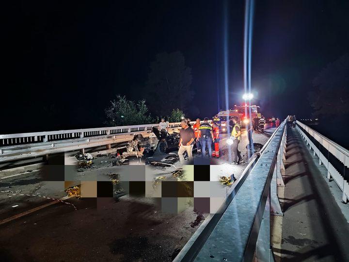 Accident groaznic în Hunedoara: Cinci bărbați au murit după ce au lovit un cap de pod 18912025
