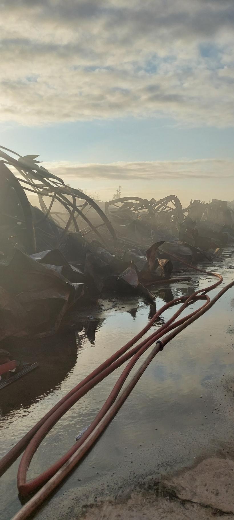 Intervenția pompierilor la depozitul din Afumați a ținut toată noaptea 18912390