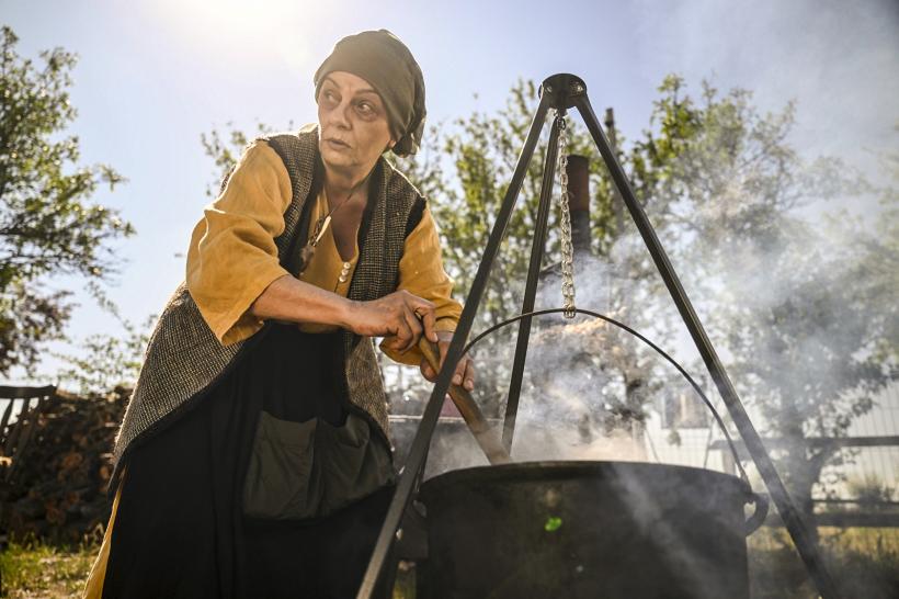 Magda Catone, Liliana Hodorogea şi Gelu Niţu se reunesc pe platoul de filmare de la Iubire cu parfum de lavandă 18912426