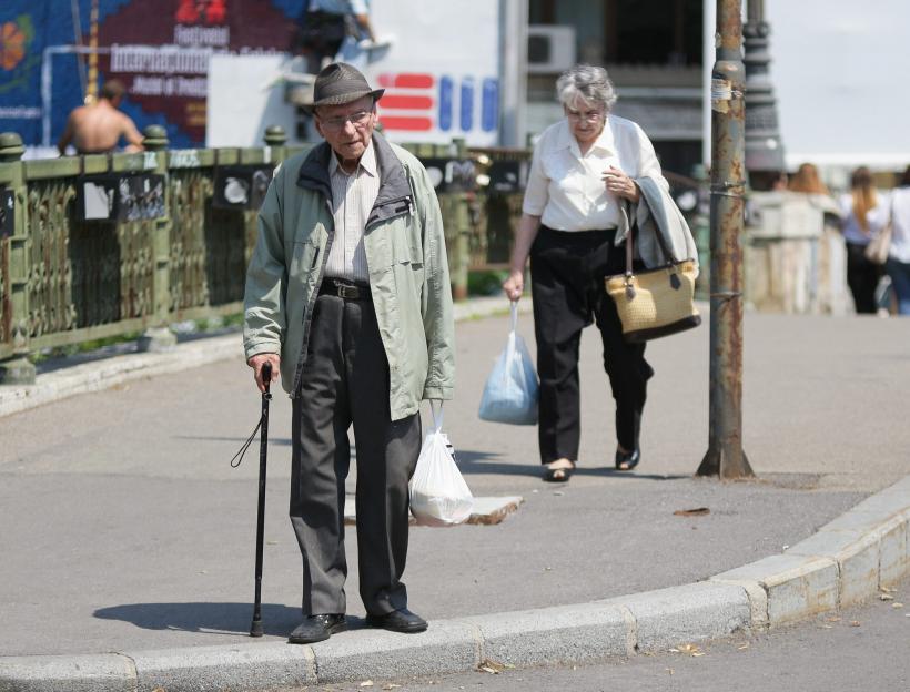 Peste 800.000 de pensionari nu primesc majorare