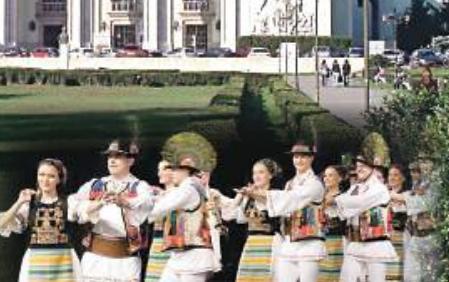 Foaie verde zarzăre / La donna è mobile. Opera se cuplează cu  „Tinerimea Română”  și o dă pe spectacole folclorice 18912509