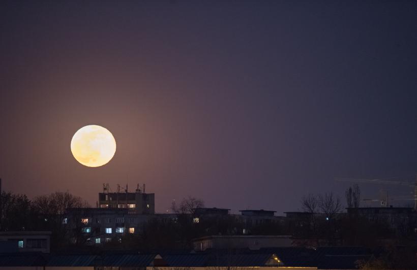 Evenimente astronomice inedite. Când va avea loc Superluna Albastră