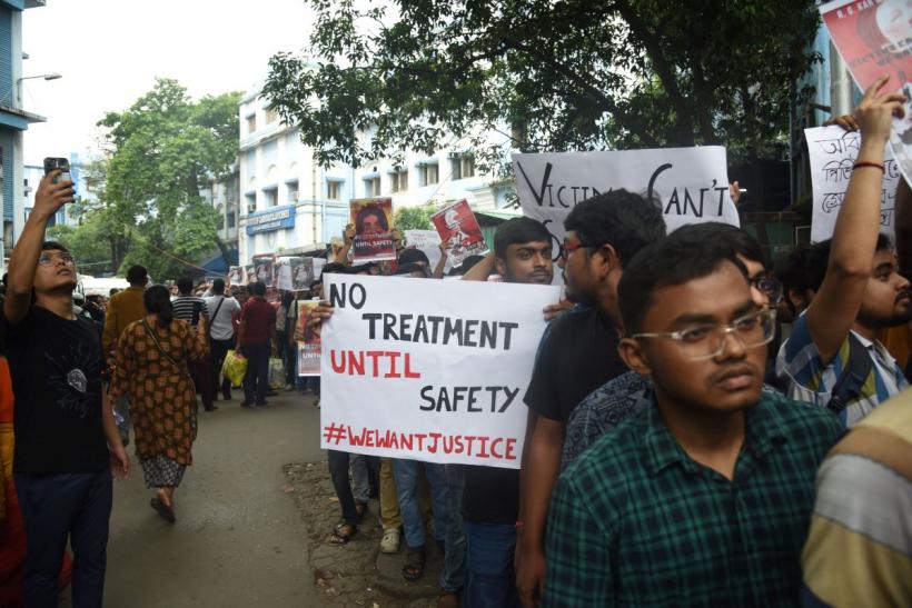 1 milion de medici indieni intră în grevă, după ce o doctoriță de 31 de ani a fost violată și ucisă 18912819