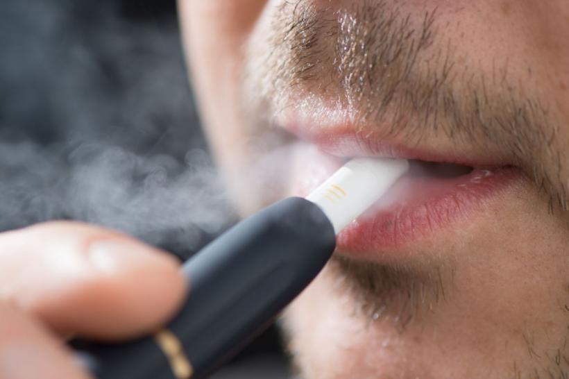 Țigările clasice vs. dispozitivele de tutun încălzit: Chat GPT face o analiză comparativă a riscurilor  18912835