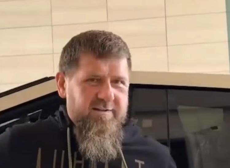 Liderul cecen Ramzan Kadîrov, elogiu pentru Elon Musk: o camionetă Tesla echipată cu o mitralieră 18912877