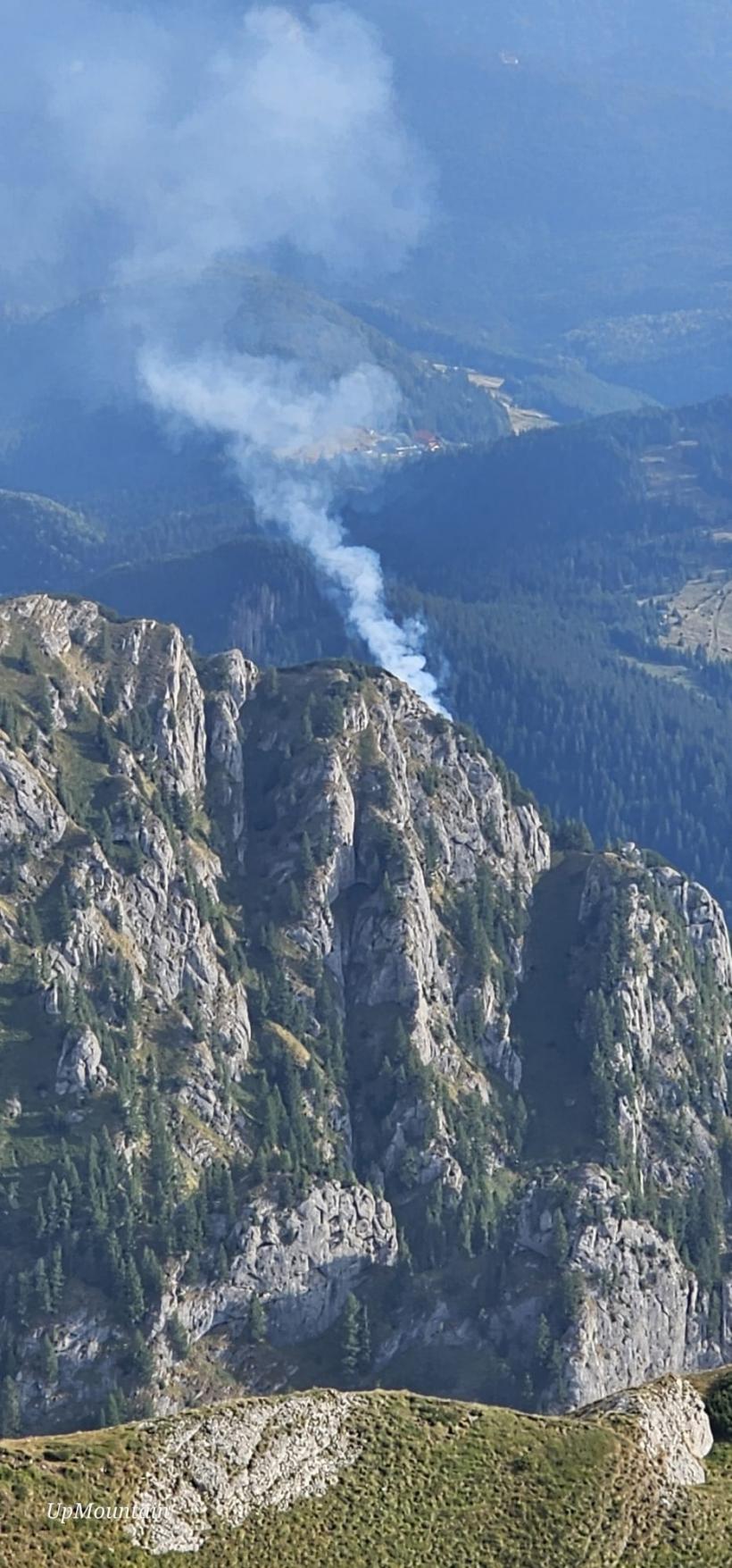 Alertă pe munte! Trăsnetele au aprins vegetația de pe Valea Bujorilor, înspre Creasta Morarului 18912926