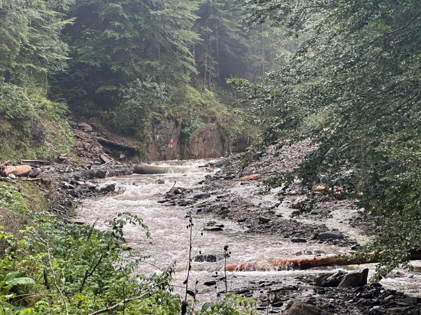 Misiune finalizată cu succes: 76 de turiști blocați pe munte, inclusiv doi polonezi, coborâți în siguranță de pe traseul Vârfului Moldoveanu 18912997