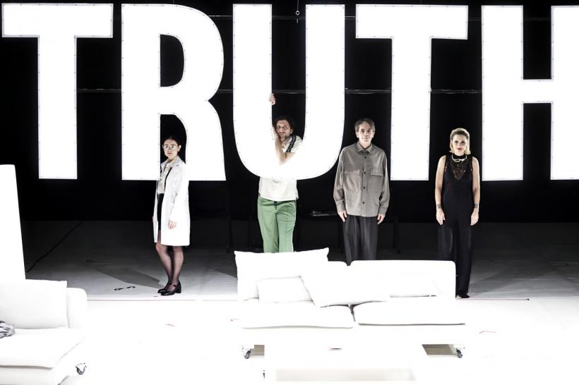 Spectacolul ADEVĂRUL, invitat în Stagiunea Estivală a Artelor Spectacolului a Teatrului de Stat Constanța 18912600