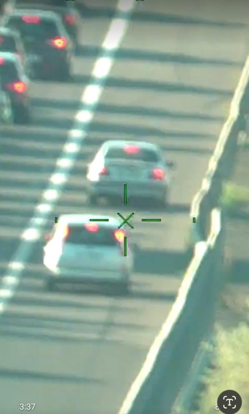 Șoferi aflați pe banda de urgență a A2, pedepsiți cu ajutorul imaginilor din elicopterul Poliției 18913124