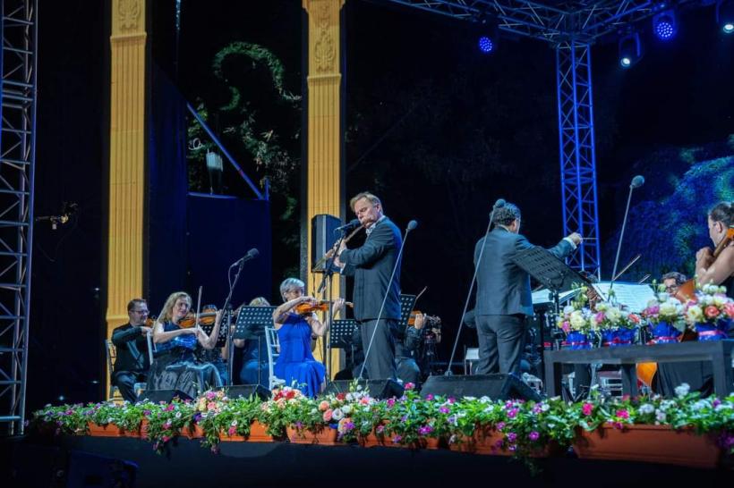 Gheorghe Zamfir a fost omagiat la Găești printr-o nouă și memorabilă ediție a Festivalului care îi poartă numele! 18913152