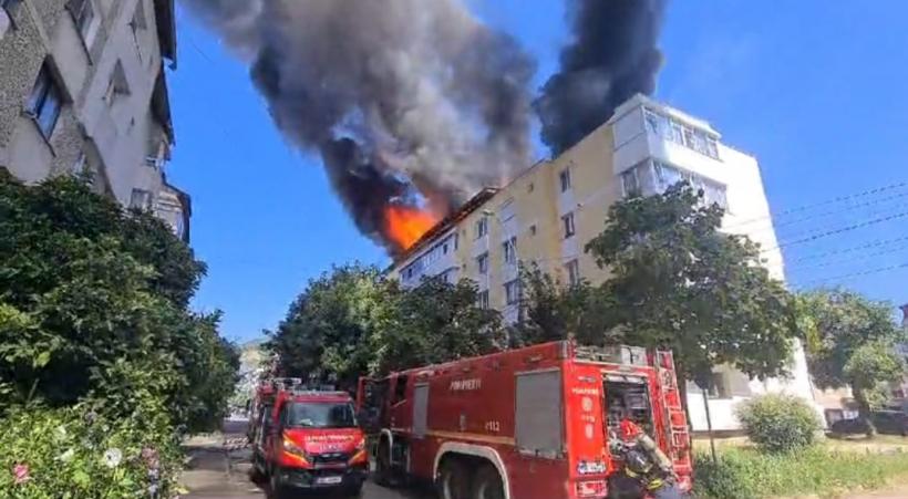 Video Incendiu uriaș la un bloc din Piatra Neamț 18913313