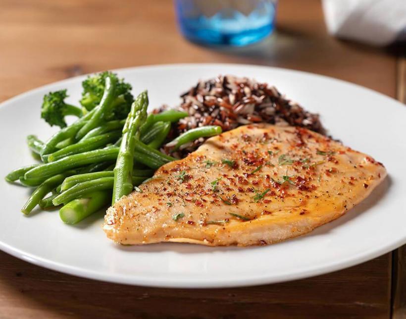 Trucuri în bucătărie pentru a găti pieptul de pui zemos, nu uscat 18913222