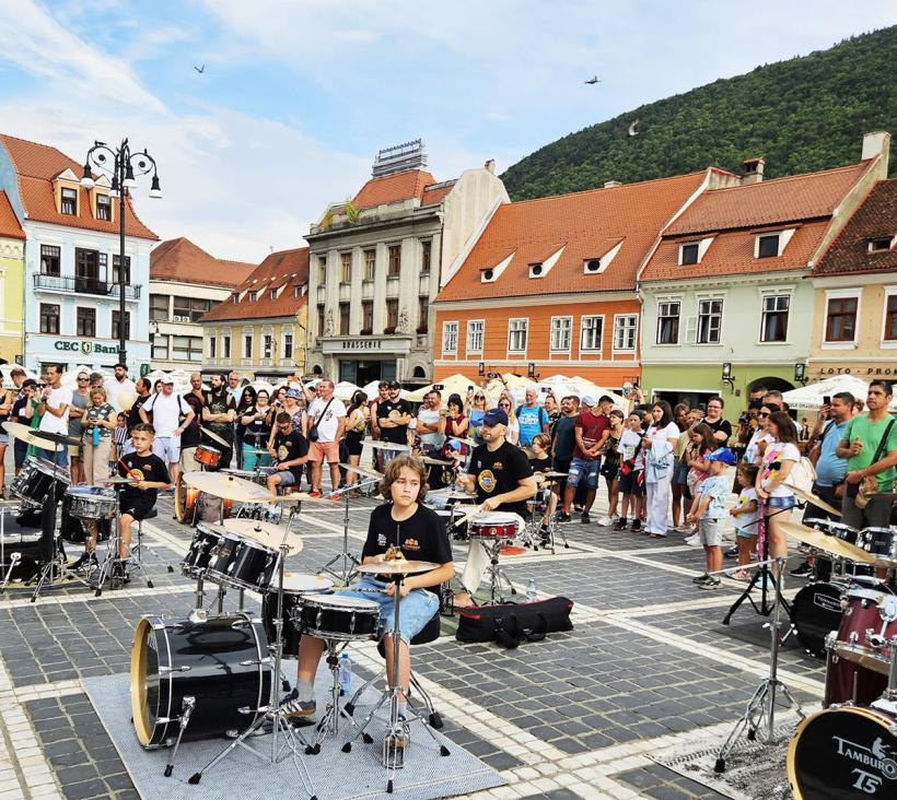 Brașovul a vibrat timp de 4 zile în ritmuri de jazz și blues. Brașov Jazz & Blues Festival a fost peste tot în oraș! 18913398