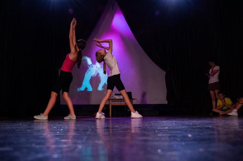 Între tradiție și tehnologie futuristă, arta și știința își dau mâna în proiectul Arborescent, la Marginea    18913403