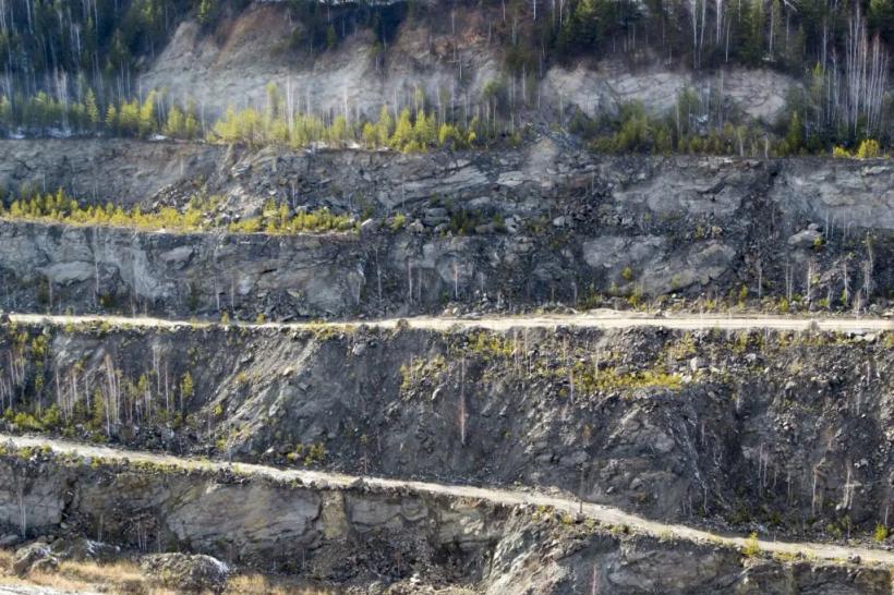 USR își face campanie cu secretele de serviciu ale lui Claudiu Năsui și fake news: exploatează politic o uriașă mină de grafit 18913535