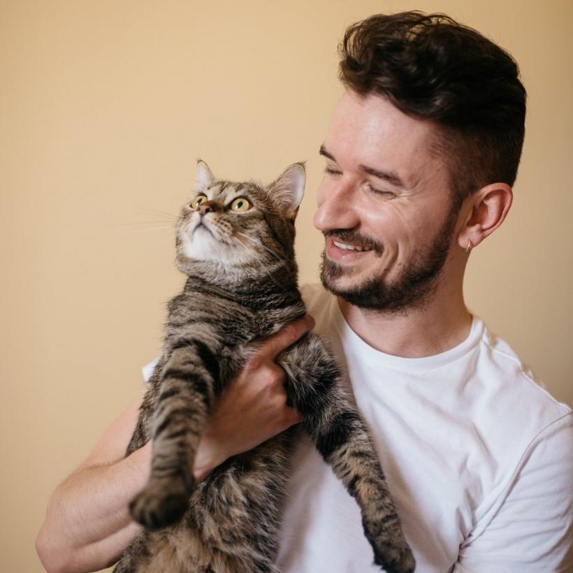 Șuetă cu Cosmin Leucuța, (tânăr și neliniștit) scriitor: „În România aș pune taxă pe nesimțire și nepăsare” 18914078