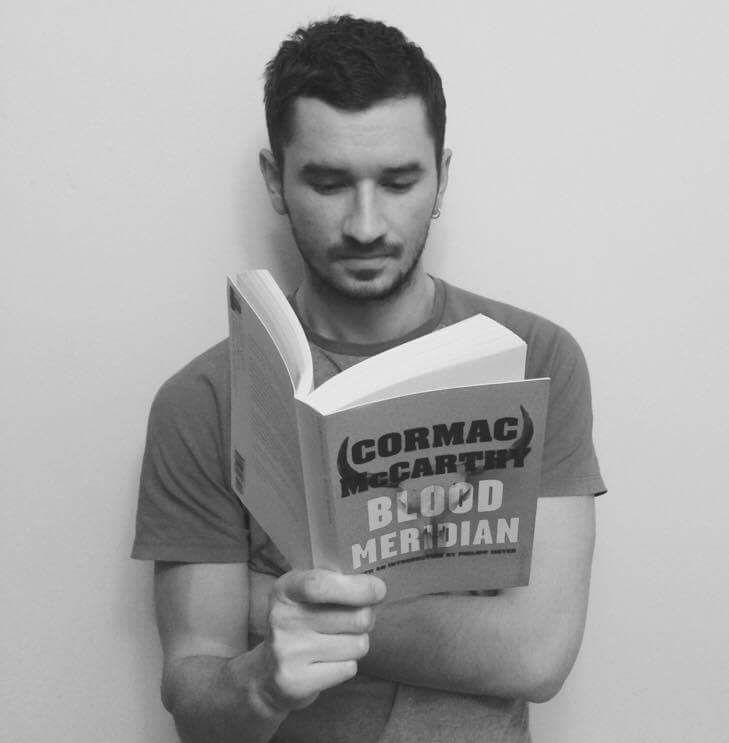 Șuetă cu Cosmin Leucuța, (tânăr și neliniștit) scriitor: „În România aș pune taxă pe nesimțire și nepăsare” 18914080